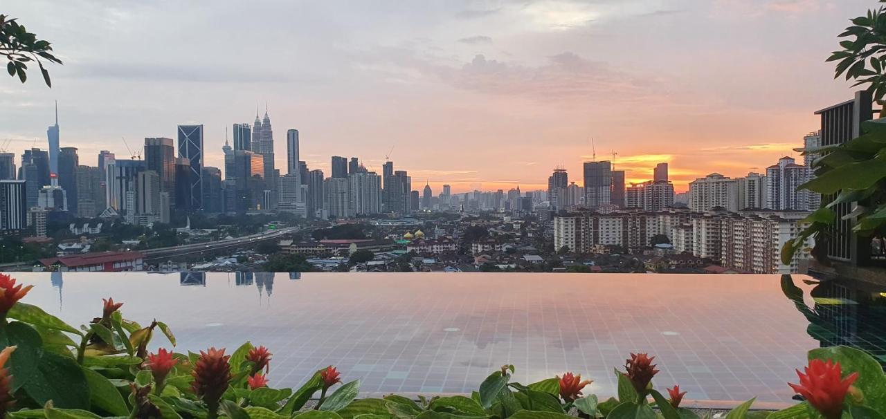 Studio Near Klcc And Lrt With Superb View Kuala Lumpur Exterior foto